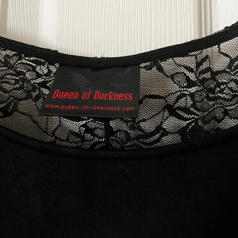 Queen of Darkness Hi-Lo Lace Dolman Top - Size 2X - Picture 3 of 4